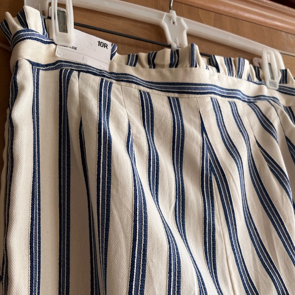 Express NEW ankle, high rise, ruffled waist, 10R pant - Picture 14 of 15